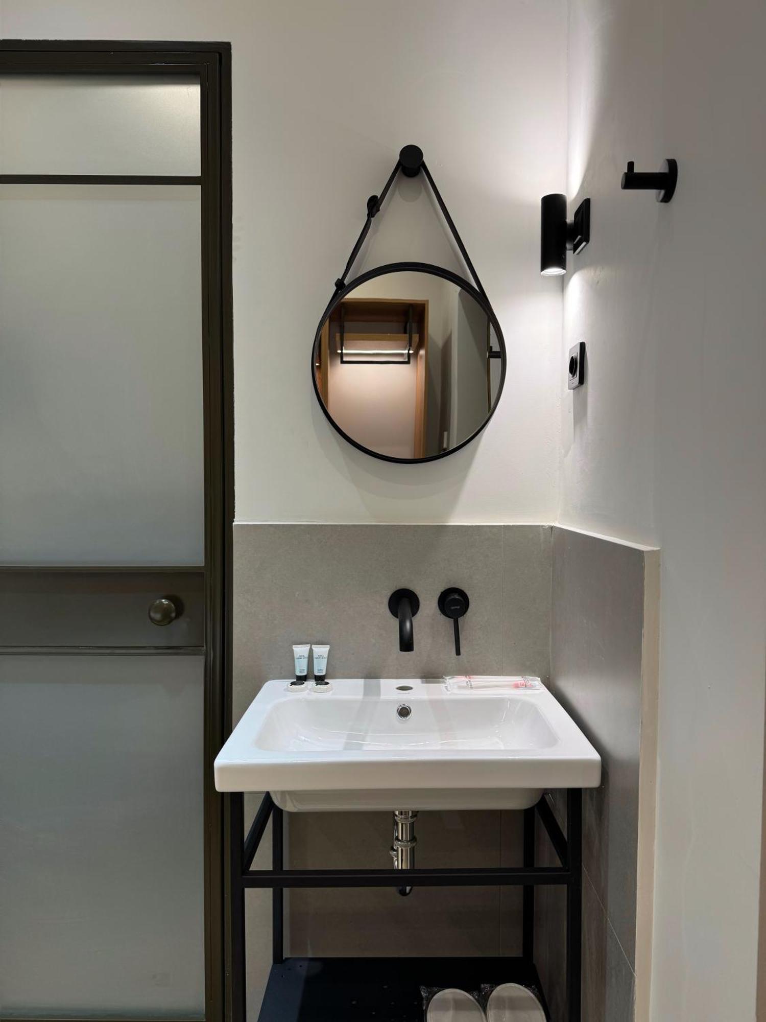 Mosh Mosh Boutique Hotel Almaty Eksteriør bilde